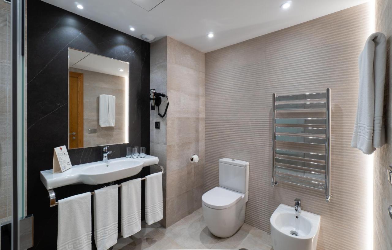 Hotel Apartamentos Bajondillo トレモリノス エクステリア 写真 Bathroom