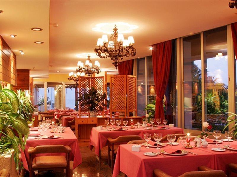 Hotel Apartamentos Bajondillo トレモリノス エクステリア 写真 A restaurant in Antalya