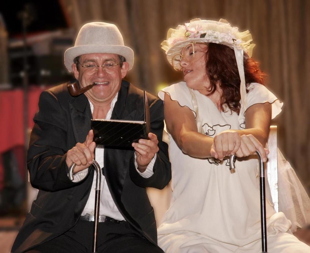 Hotel Apartamentos Bajondillo トレモリノス エクステリア 写真 The wedding of the old couple