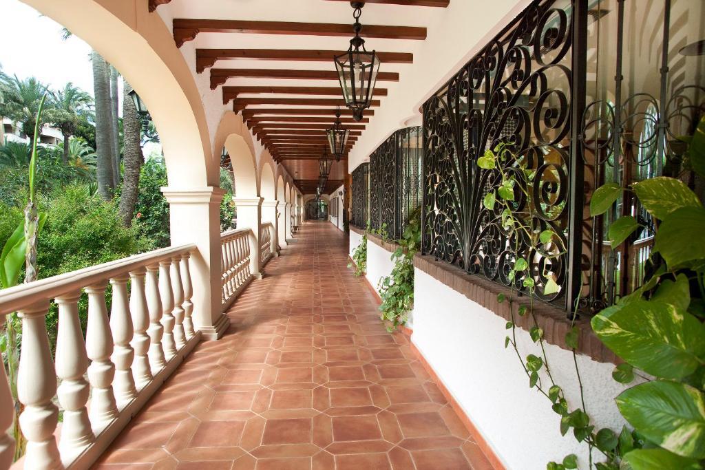 Hotel Apartamentos Bajondillo トレモリノス エクステリア 写真 Casa de Piedra