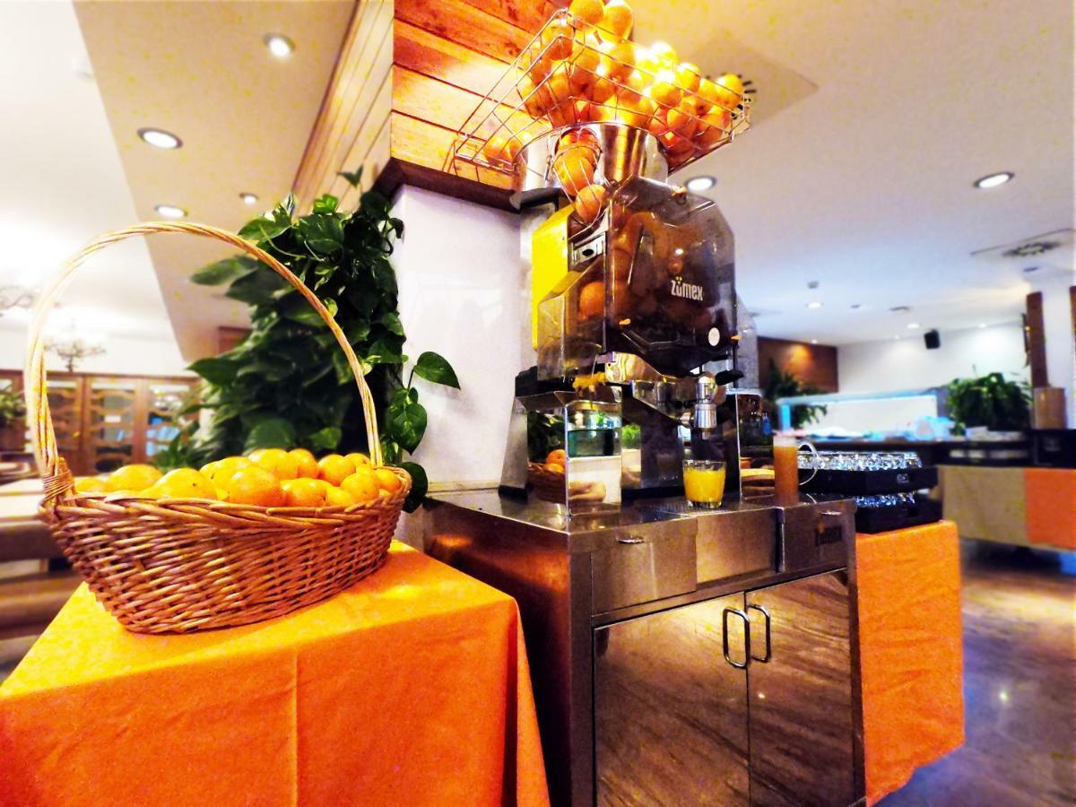 Hotel Apartamentos Bajondillo トレモリノス エクステリア 写真 "Orange juice is good for health"